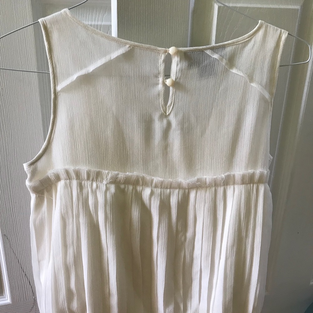 Sleeveless blouse